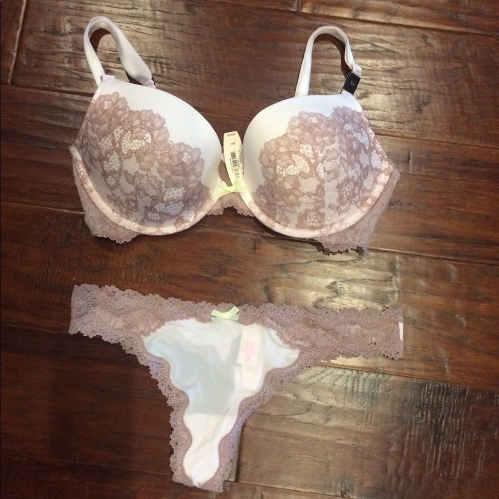 Victoria's Secret Dream Angels Bra 36C Set